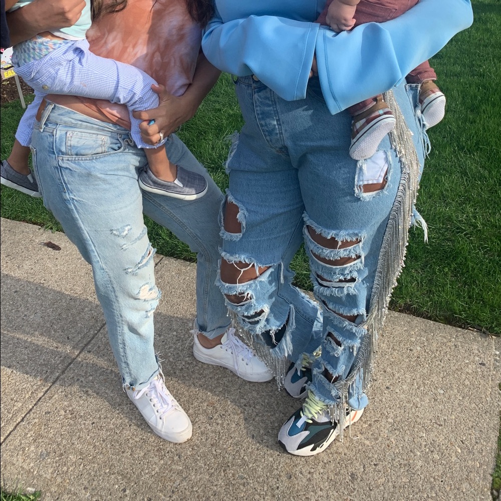 Diamond sides Distressed jeans